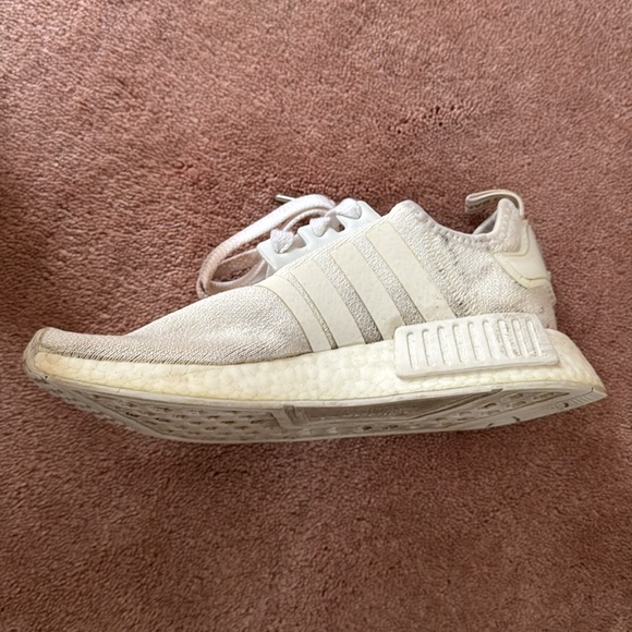 Size 6, white ultra boost - Picture 4 of 5